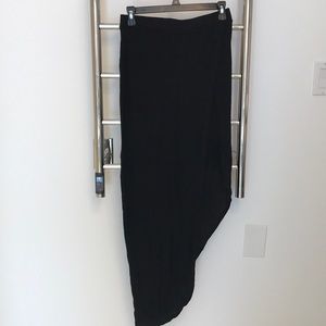 Asymmetric skirt